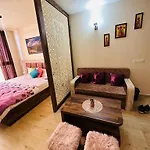 Candy\'S Luxury Flat